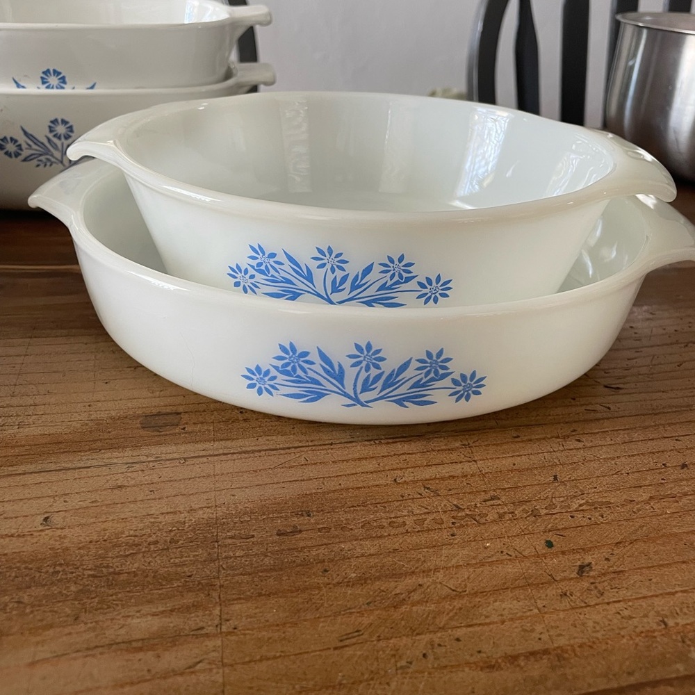 Corning Ware casserole 5 dishes featuring the iconic "Blue Cornflower" pattern - Picture 4 of 5